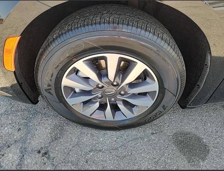 used 2023 Chrysler Pacifica Hybrid car, priced at $28,900