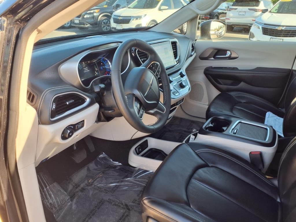 used 2023 Chrysler Pacifica Hybrid car, priced at $27,500