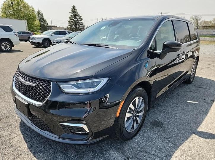 used 2023 Chrysler Pacifica Hybrid car, priced at $28,900