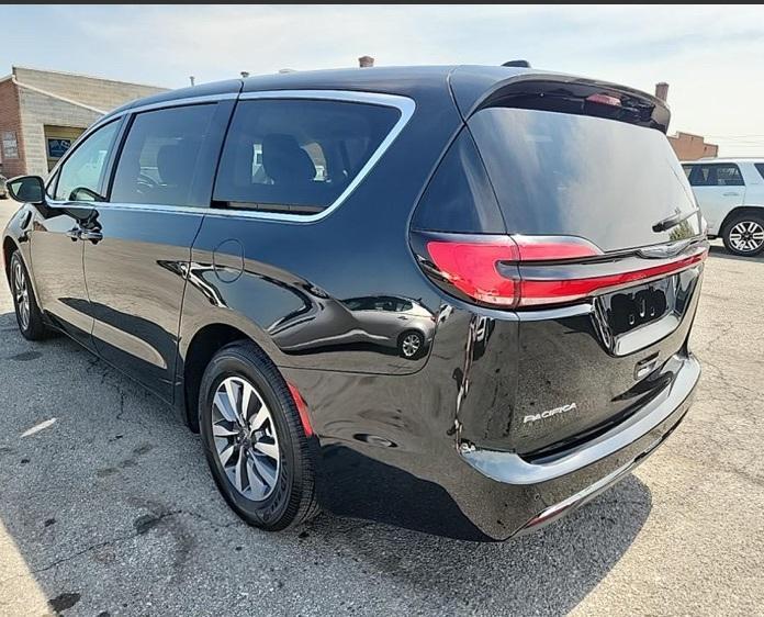 used 2023 Chrysler Pacifica Hybrid car, priced at $28,900