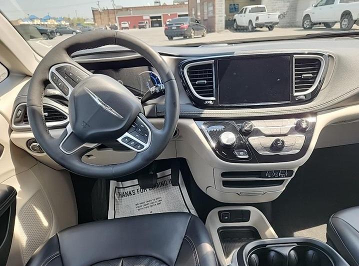 used 2023 Chrysler Pacifica Hybrid car, priced at $28,900