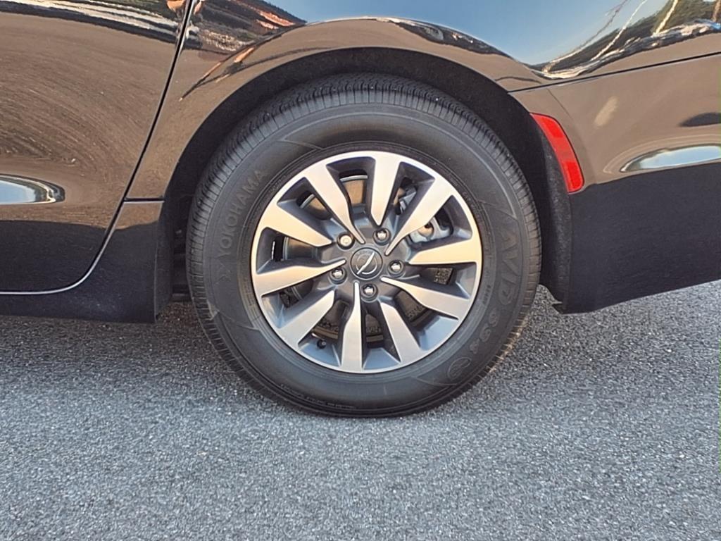 used 2023 Chrysler Pacifica Hybrid car, priced at $27,500