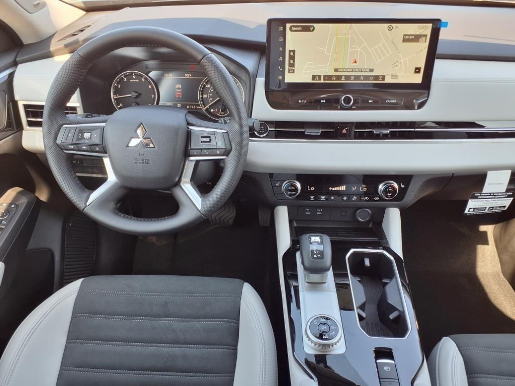 new 2025 Mitsubishi Outlander car