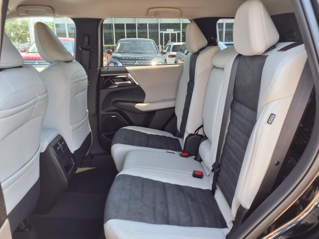 new 2025 Mitsubishi Outlander car