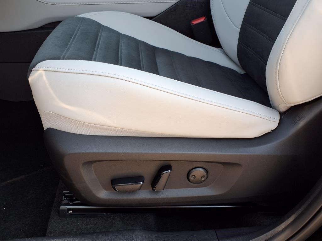 new 2025 Mitsubishi Outlander car