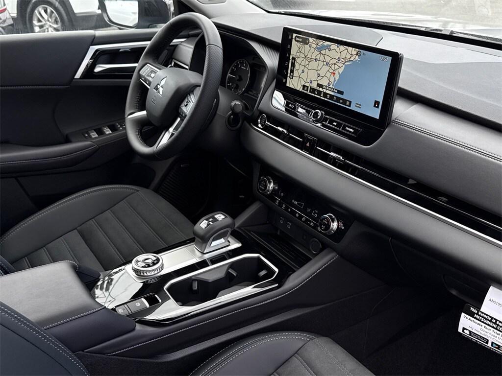 new 2025 Mitsubishi Outlander car, priced at $44,060