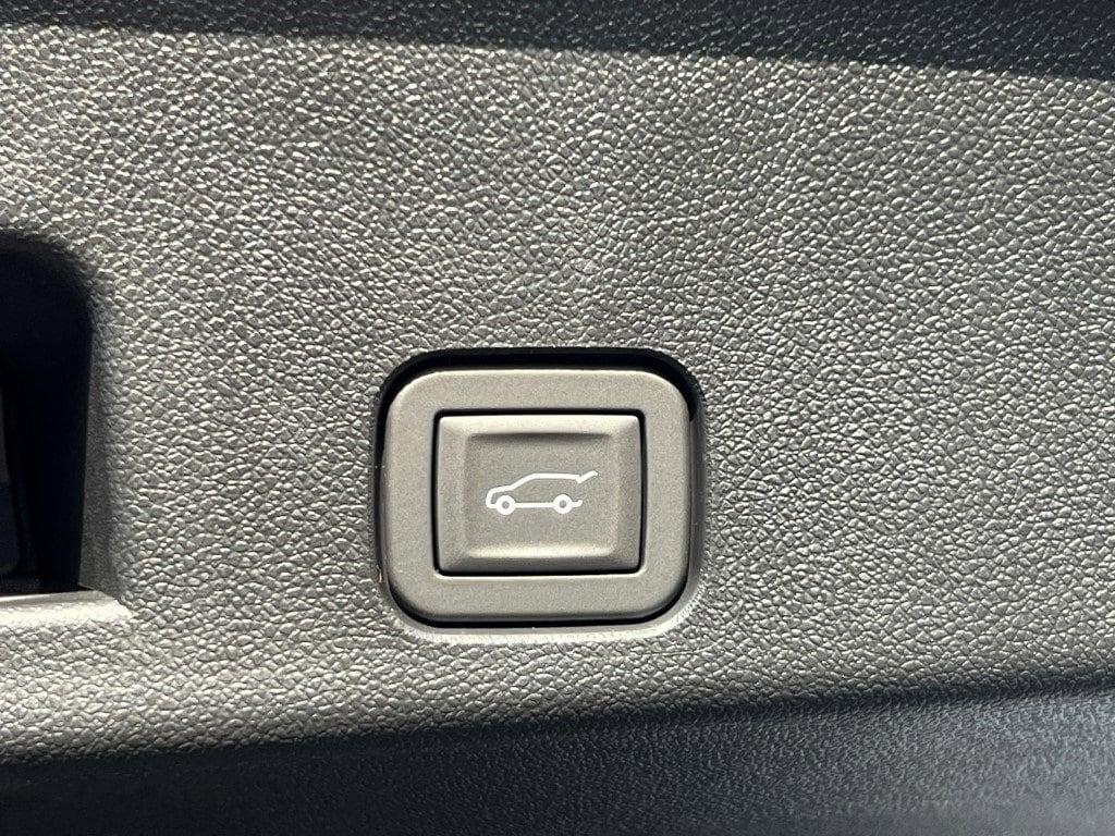 new 2025 Chevrolet Traverse car, priced at $42,915