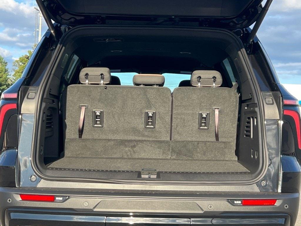 new 2025 Chevrolet Traverse car, priced at $42,915
