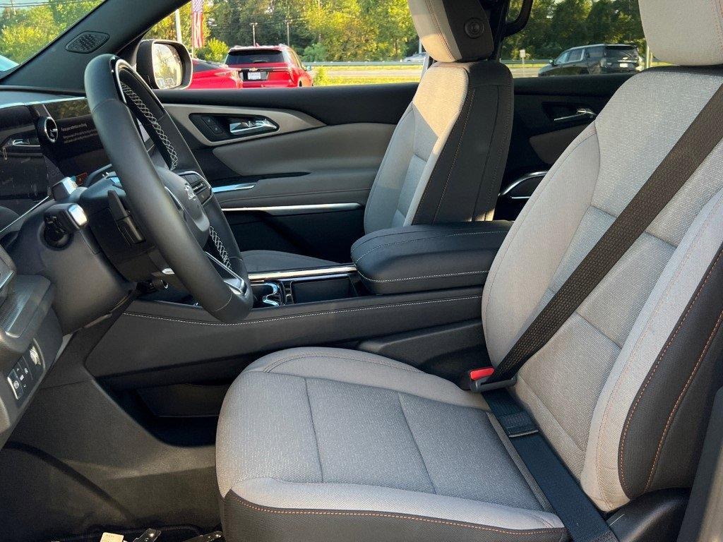 new 2025 Chevrolet Traverse car, priced at $42,915