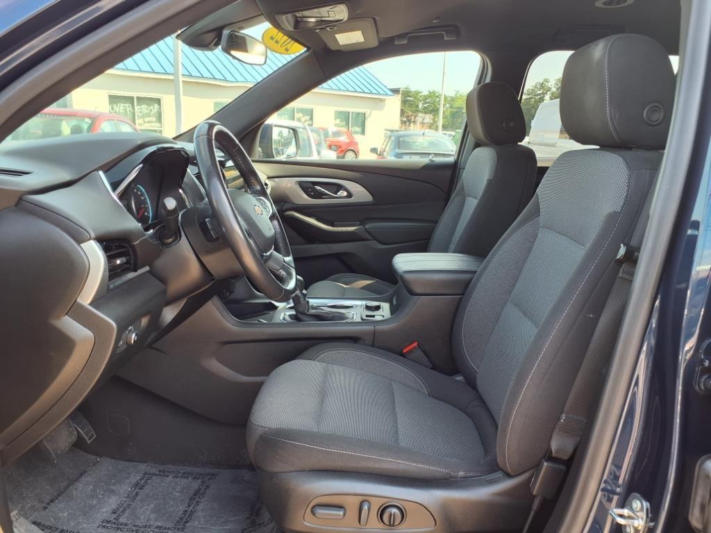 used 2022 Chevrolet Traverse car, priced at $28,200