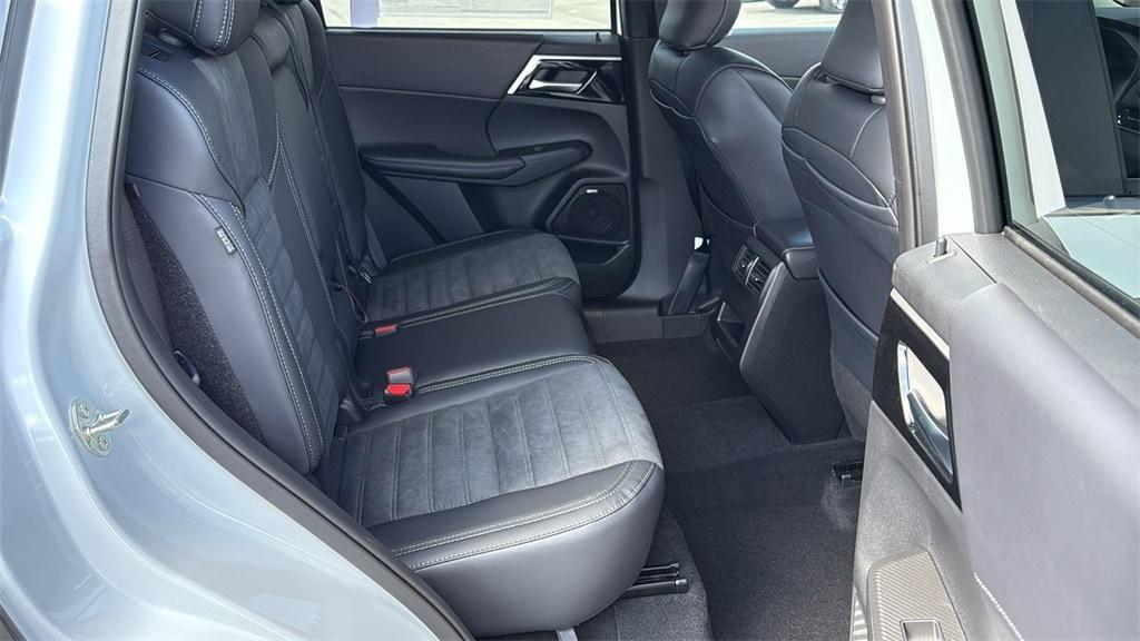 new 2025 Mitsubishi Outlander car, priced at $44,315
