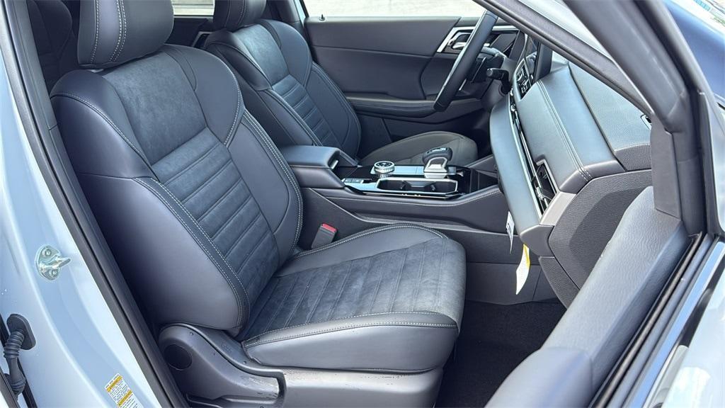new 2025 Mitsubishi Outlander car, priced at $44,315