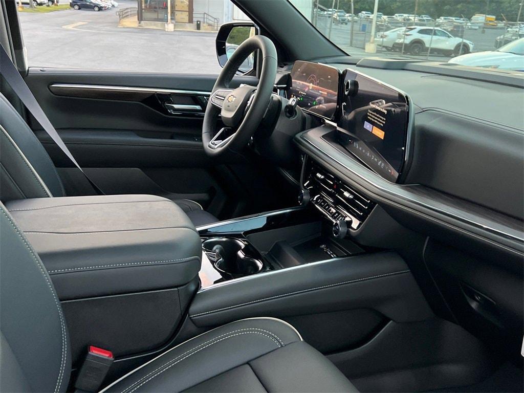new 2025 Chevrolet Suburban car, priced at $75,695