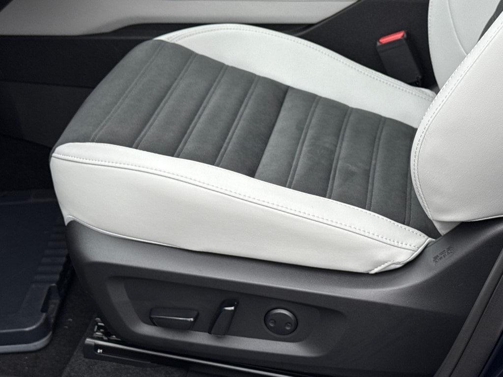 new 2025 Mitsubishi Outlander car, priced at $41,070