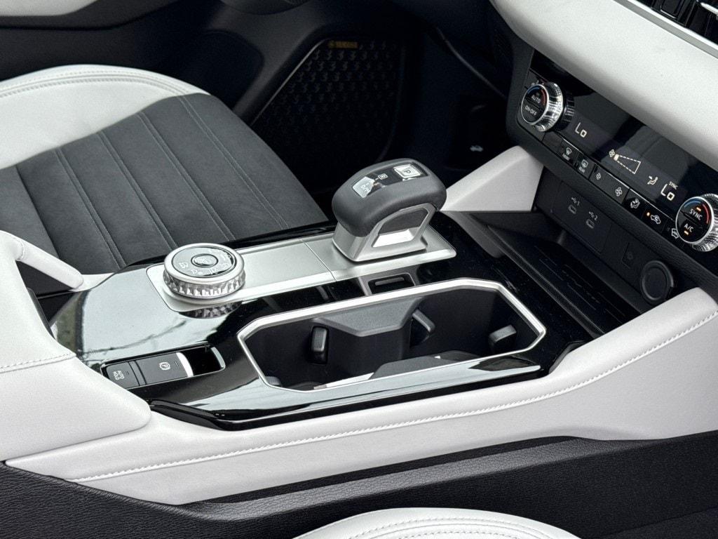 new 2025 Mitsubishi Outlander car, priced at $41,070