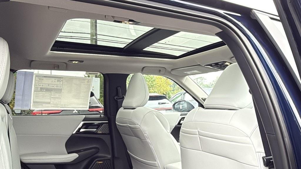 new 2025 Mitsubishi Outlander car, priced at $41,070