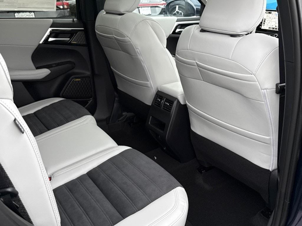 new 2025 Mitsubishi Outlander car, priced at $41,070