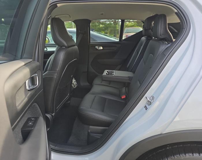 used 2021 Volvo XC40 car, priced at $28,900