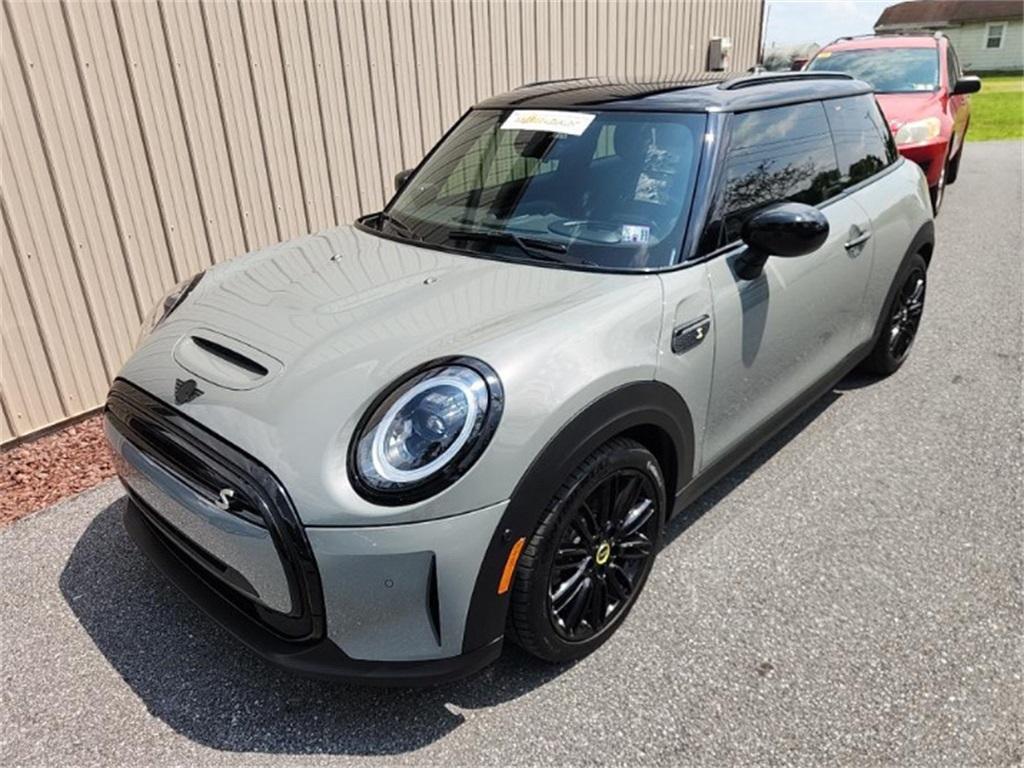 used 2023 MINI SE Hardtop car, priced at $23,500