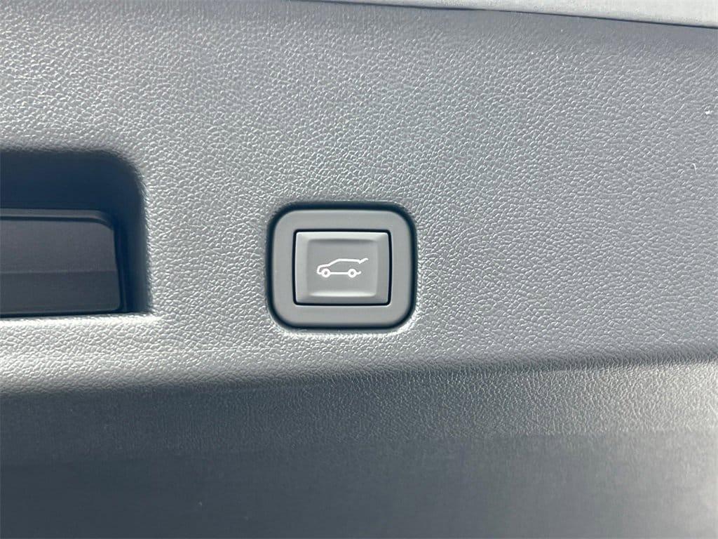 new 2026 Chevrolet Traverse car, priced at $38,195