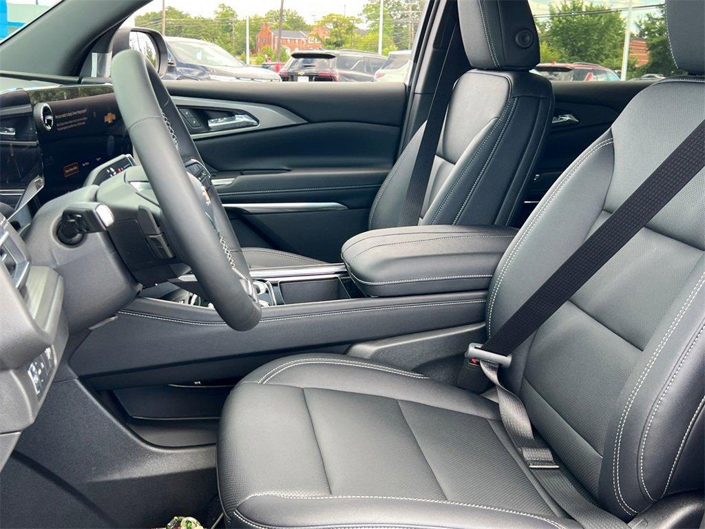 new 2026 Chevrolet Traverse car, priced at $38,195