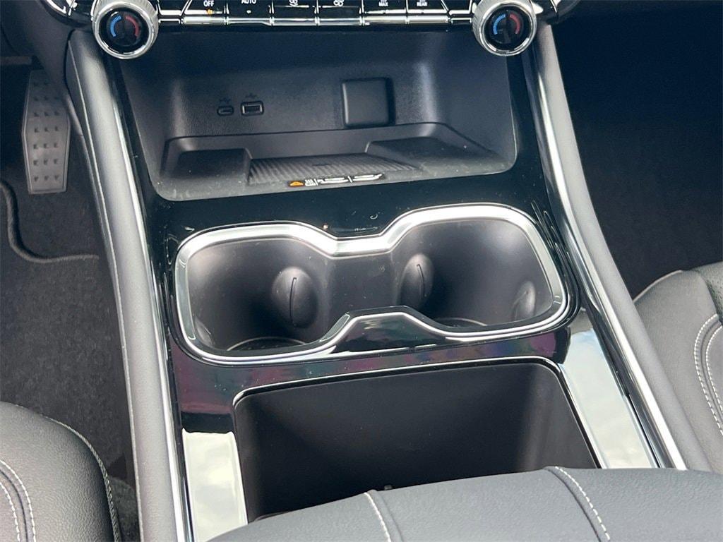 new 2026 Chevrolet Traverse car, priced at $38,195