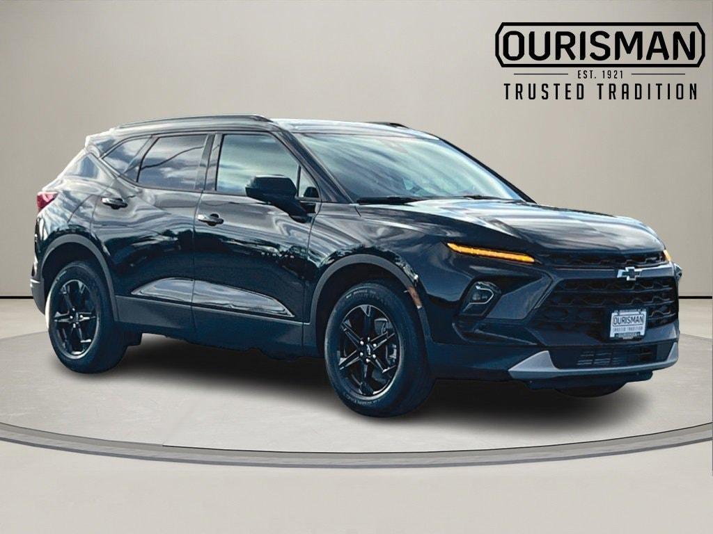 new 2025 Chevrolet Blazer car, priced at $32,080