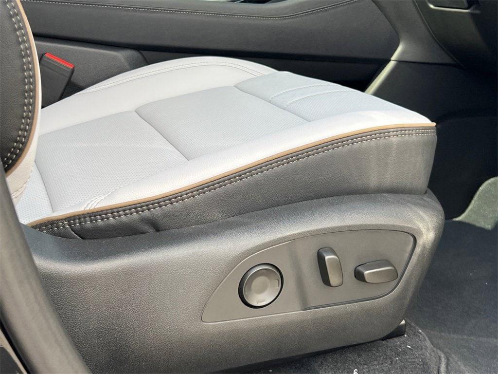 new 2026 Chevrolet Traverse car, priced at $56,295
