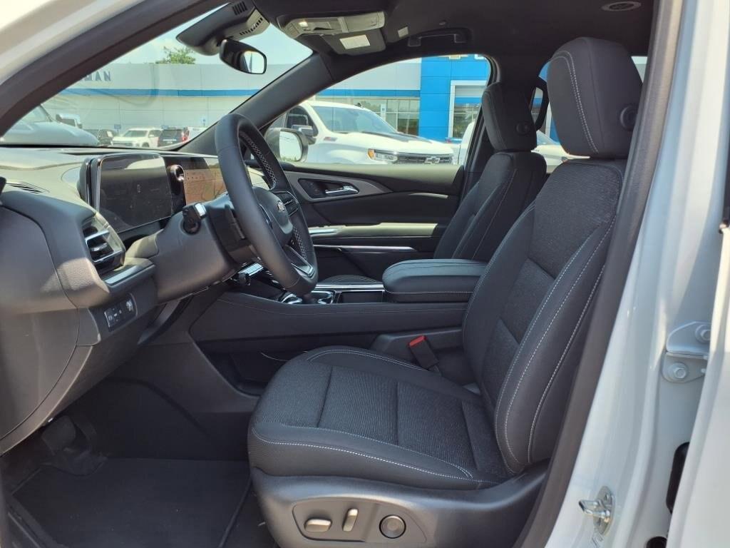 new 2025 Chevrolet Traverse car, priced at $39,995