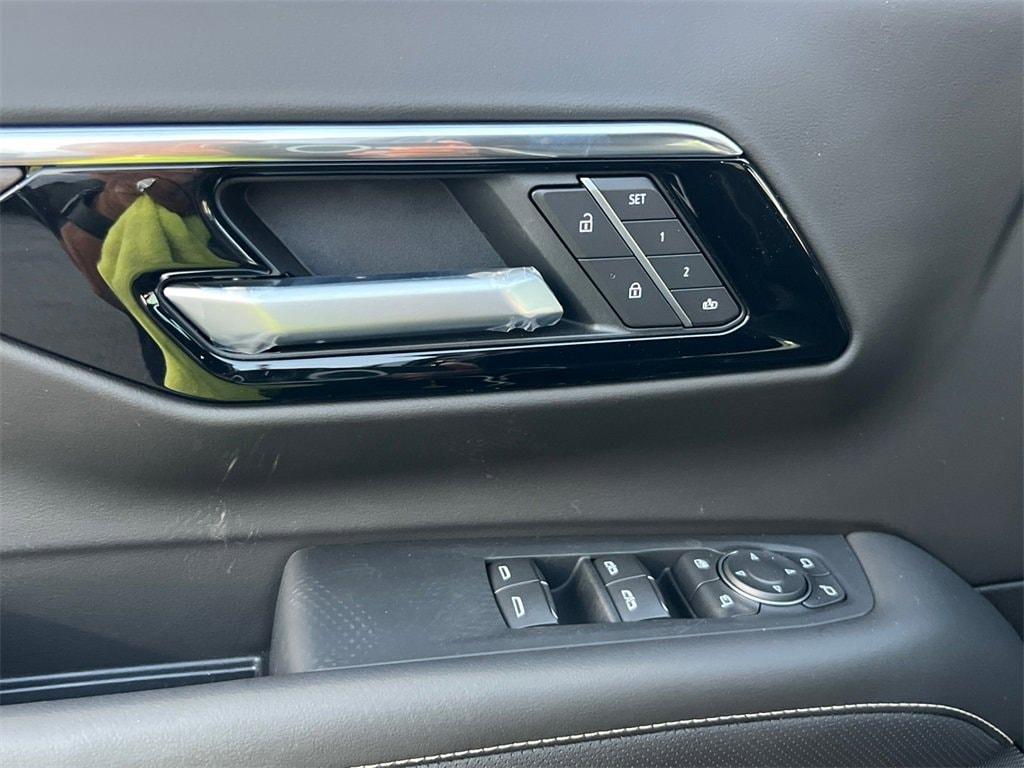 new 2025 Chevrolet Suburban car, priced at $75,695