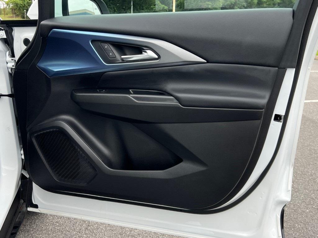 used 2025 Chevrolet Equinox EV car, priced at $24,000