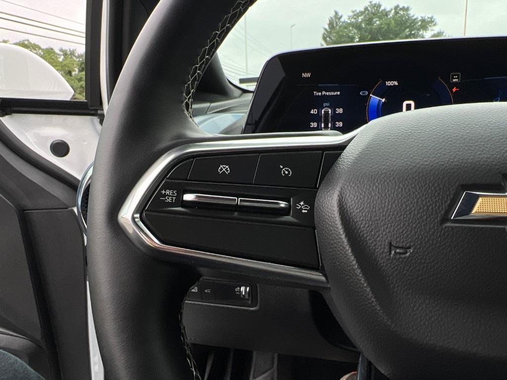 used 2025 Chevrolet Equinox EV car, priced at $24,000