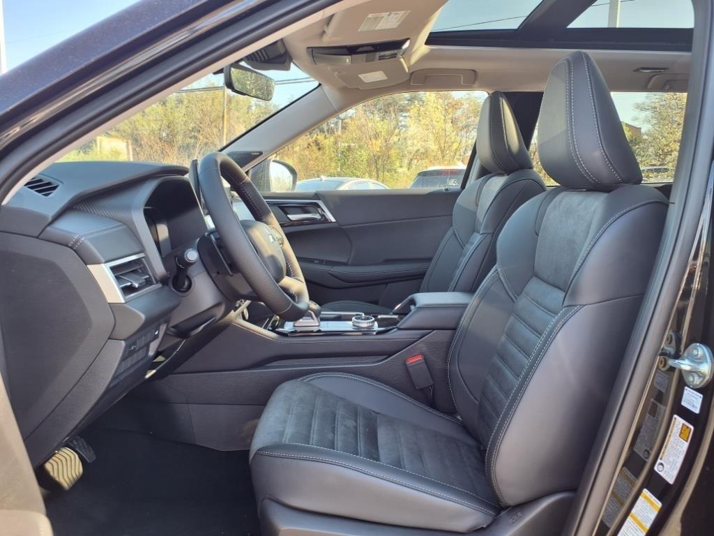 new 2025 Mitsubishi Outlander car, priced at $40,625