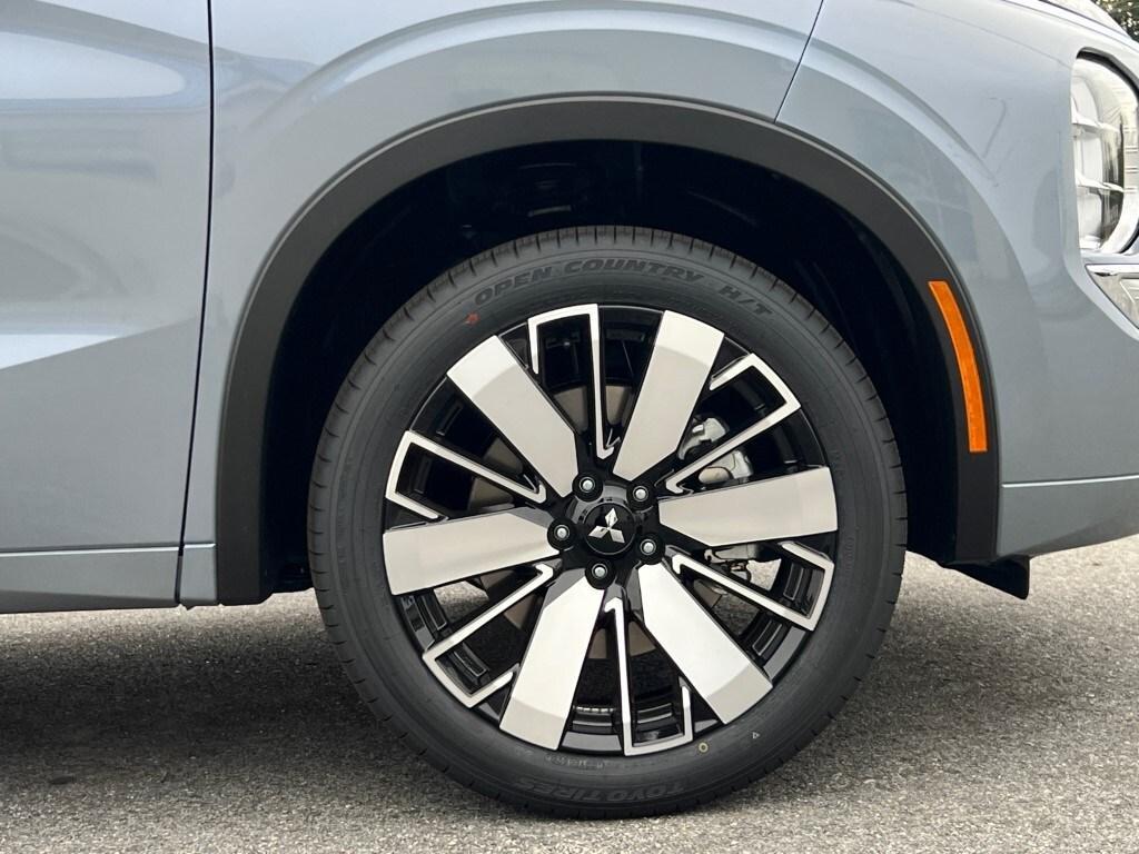new 2025 Mitsubishi Outlander car, priced at $47,050