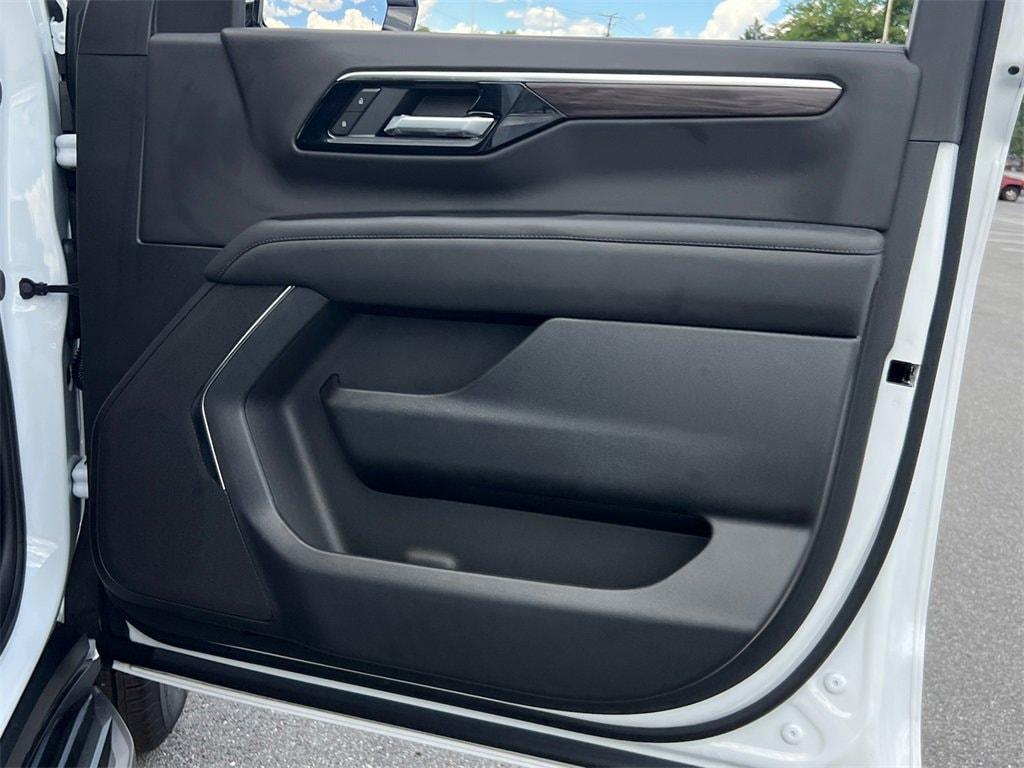 new 2025 Chevrolet Suburban car, priced at $58,595