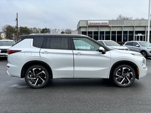 new 2024 Mitsubishi Outlander car, priced at $42,470