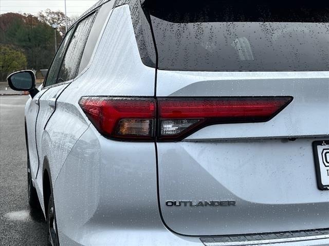 new 2024 Mitsubishi Outlander car, priced at $42,470