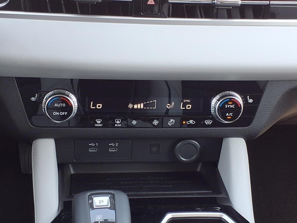 new 2025 Mitsubishi Outlander car