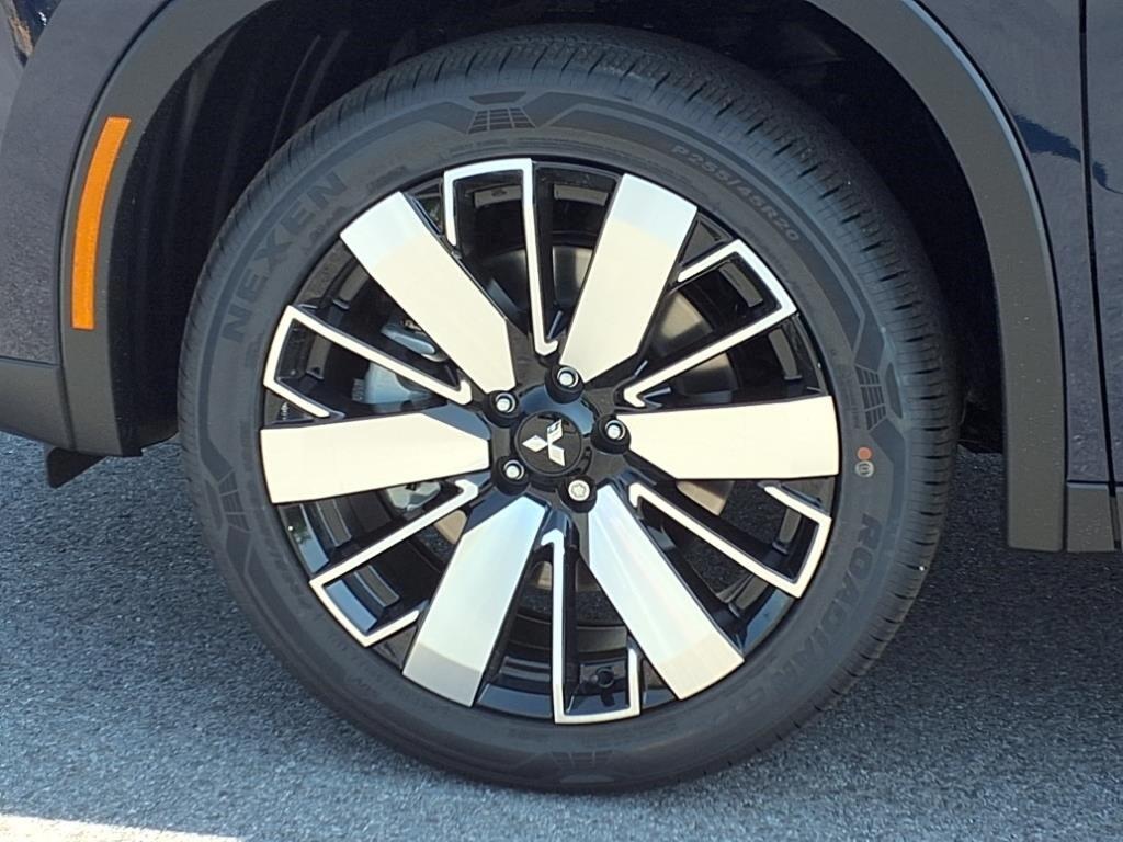new 2025 Mitsubishi Outlander car