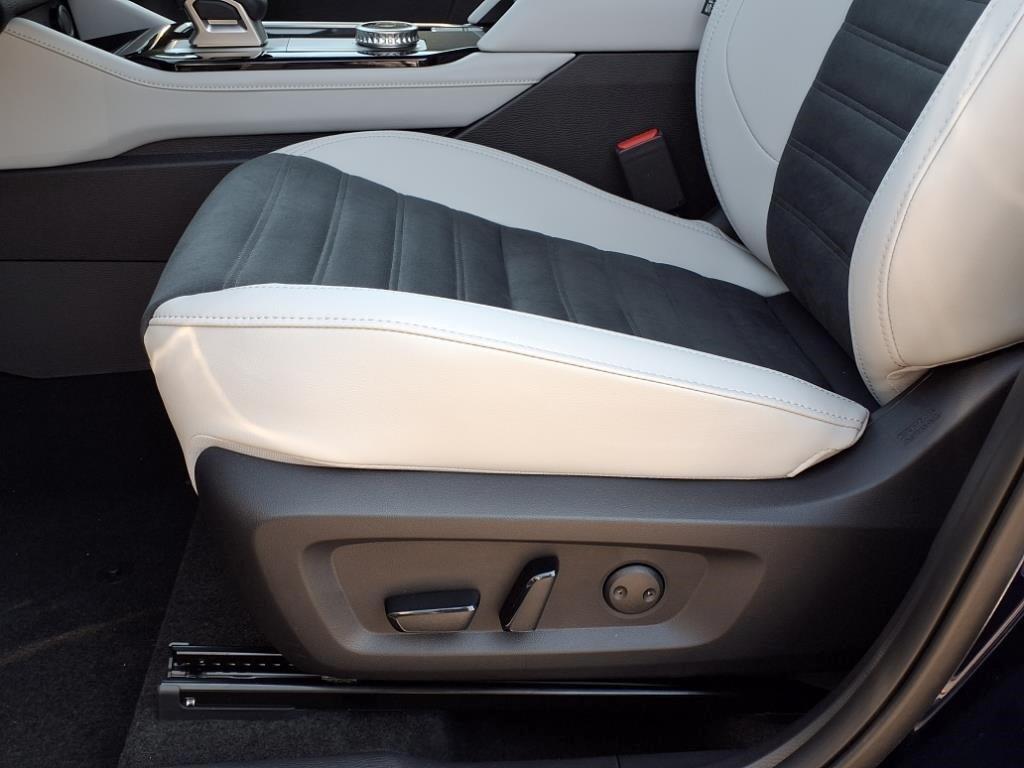 new 2025 Mitsubishi Outlander car