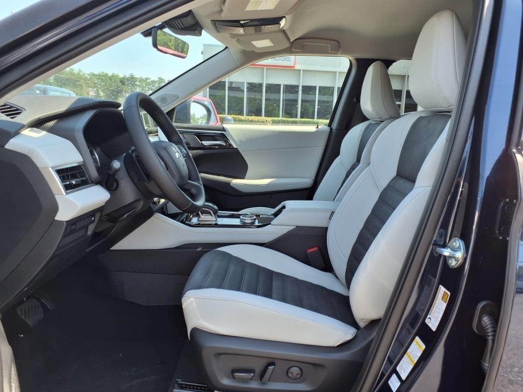 new 2025 Mitsubishi Outlander car