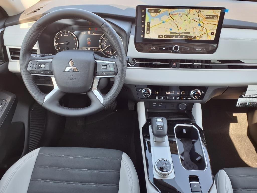 new 2025 Mitsubishi Outlander car