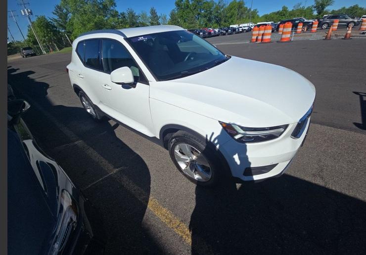 used 2020 Volvo XC40 car, priced at $22,895