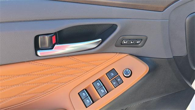 used 2022 Toyota Avalon Hybrid car