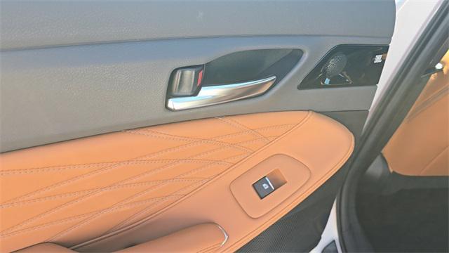 used 2022 Toyota Avalon Hybrid car