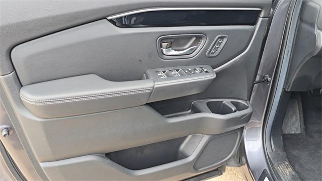 used 2025 Honda Pilot car, priced at $37,399