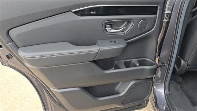 used 2025 Honda Pilot car, priced at $37,399