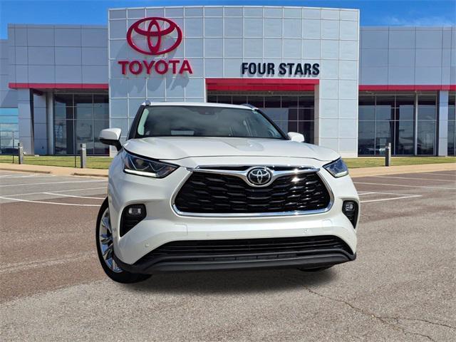 used 2020 Toyota Highlander car, priced at $29,304