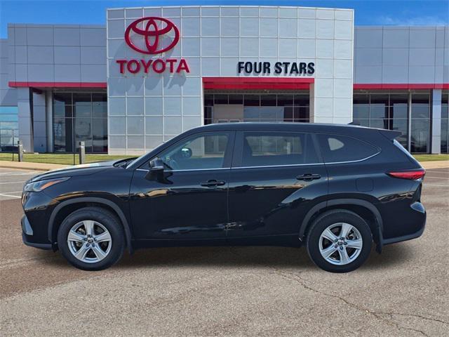used 2023 Toyota Highlander Hybrid car