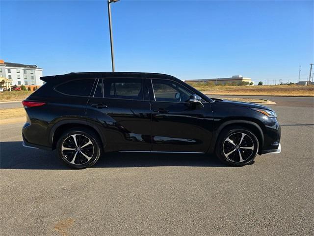 used 2021 Toyota Highlander car, priced at $32,488